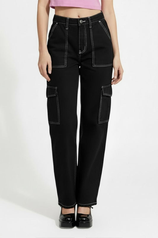 Cargo noir avec couture blanche