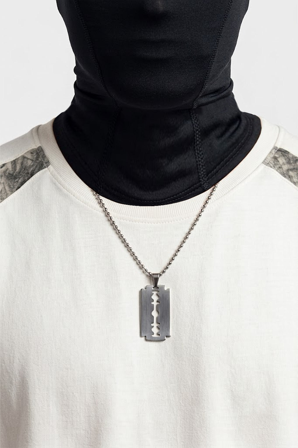 Collier à lame de rasoir
