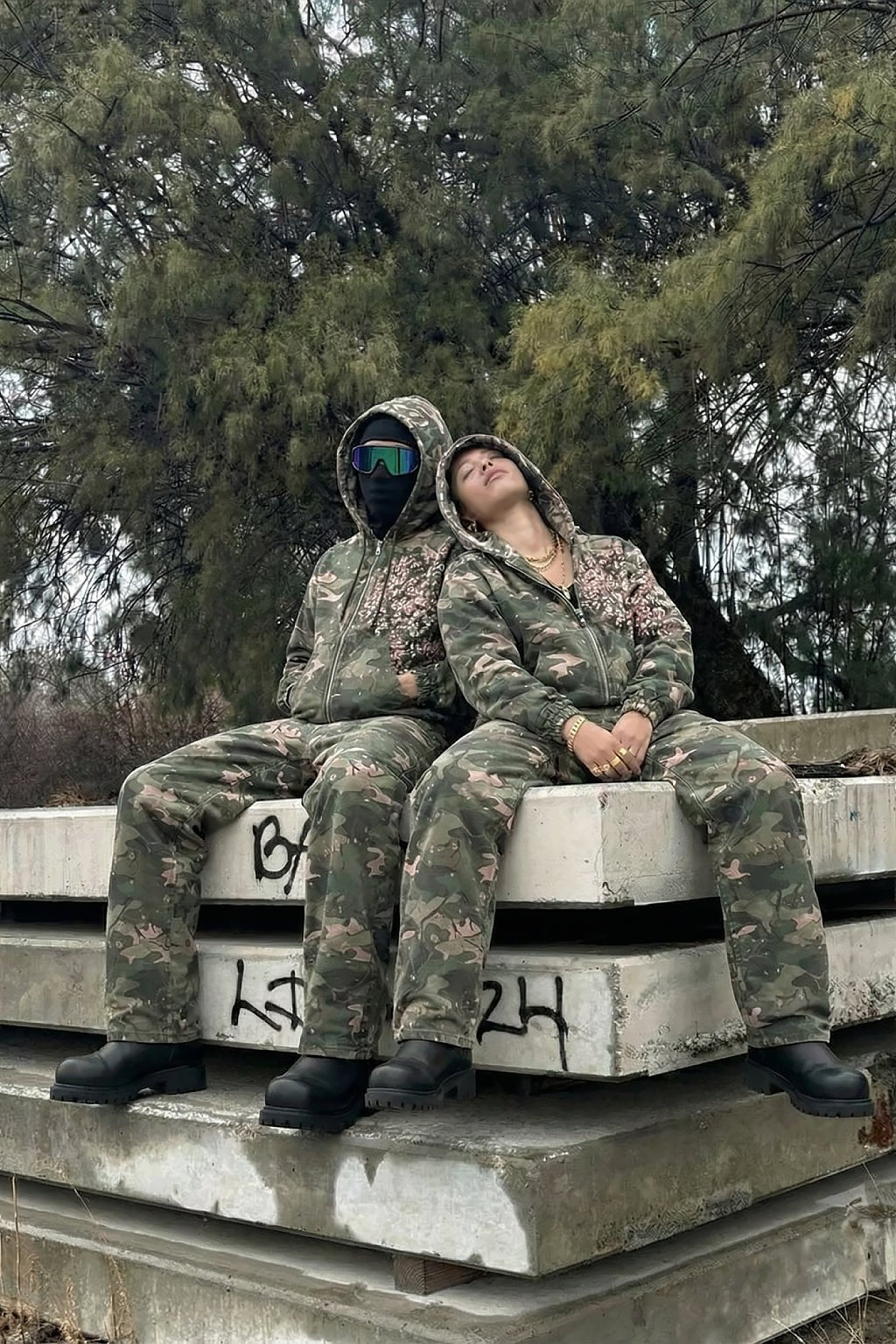Ensemble camouflage brodee