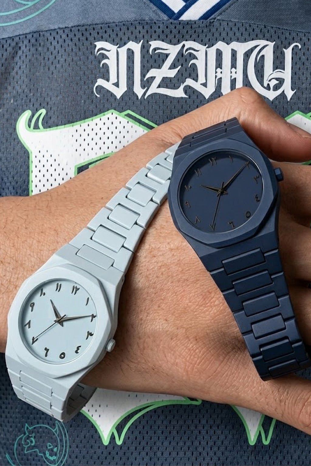 Monobloc color watch