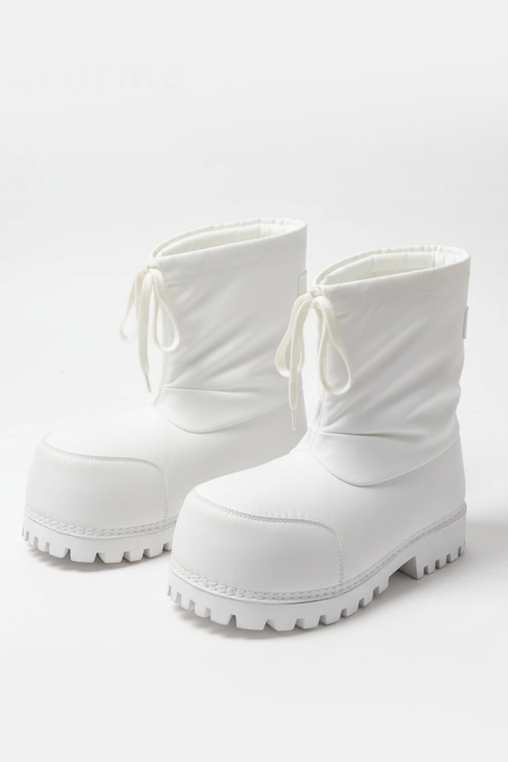 Y2K moonboots