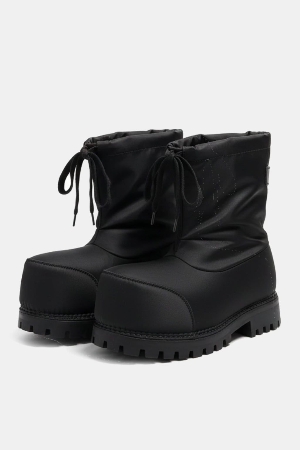 Y2K moonboots